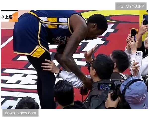 前最佳防守球员斯马特举办训练营，分享外线防守经验。